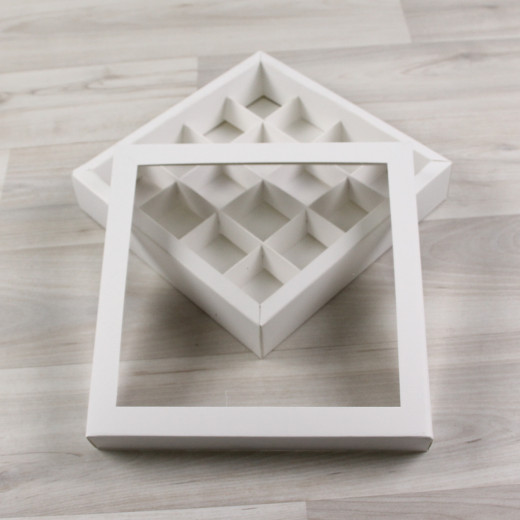 Коробка Паллена 16 белый с окном тиснение 