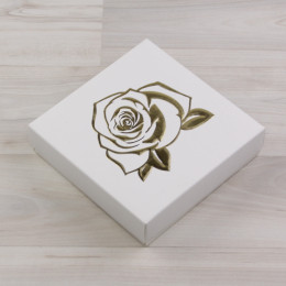 Коробка Элара 9 белый с рельефным тиснением 