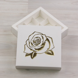 Коробка Элара 9 белый с рельефным тиснением 