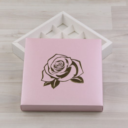 Коробка Паллена 16 конфет, розовый, с рельефным тиснением 