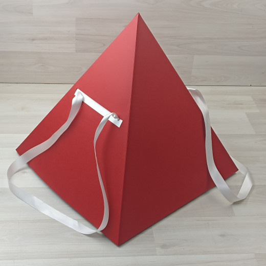 Коробка Пирамида белый, красный Купол